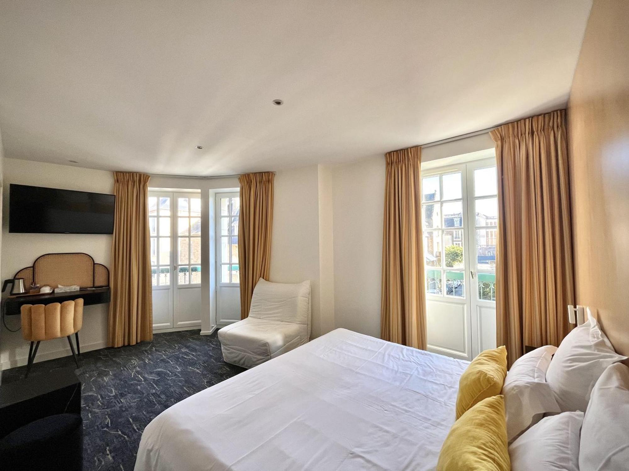 Hotel Balmoral Динард Екстериор снимка
